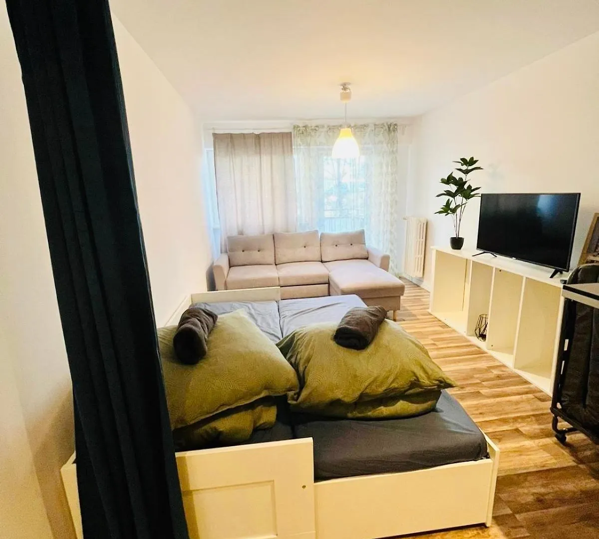 Workation, Centre, 4-5 Persons 3-4 Nights Best Offer, Nature Park Metro 1Min , 15 Min Palac Kultury, Balcony, Quiet, Easy Parking Chroniony Warsaw Apartment