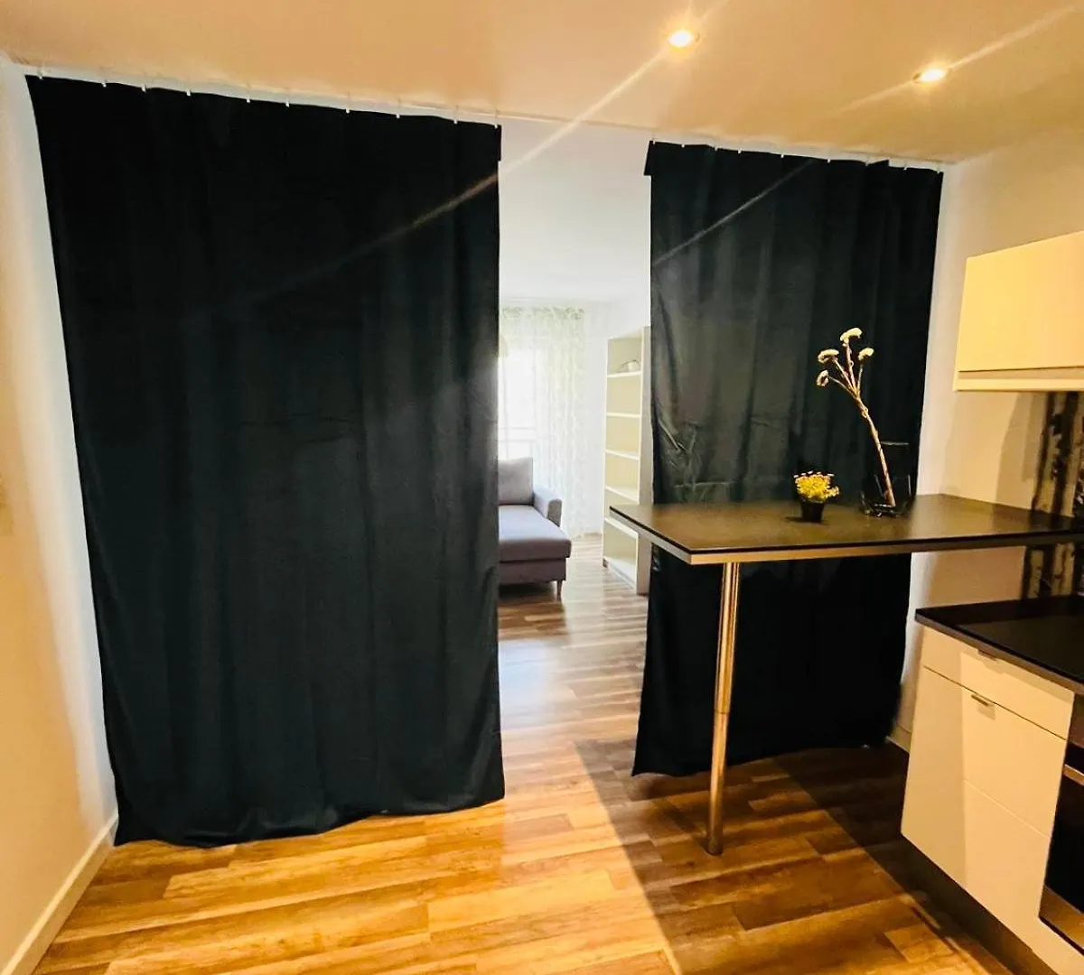 Workation, Centre, 4-5 Persons 3-4 Nights Best Offer, Nature Park Metro 1Min , 15 Min Palac Kultury, Balcony, Quiet, Easy Parking Chroniony Warsaw 0*,  Poland