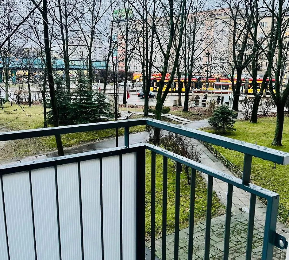 Workation, Centre, 4-5 Persons 3-4 Nights Best Offer, Nature Park Metro 1Min , 15 Min Palac Kultury, Balcony, Quiet, Easy Parking Chroniony Warsaw