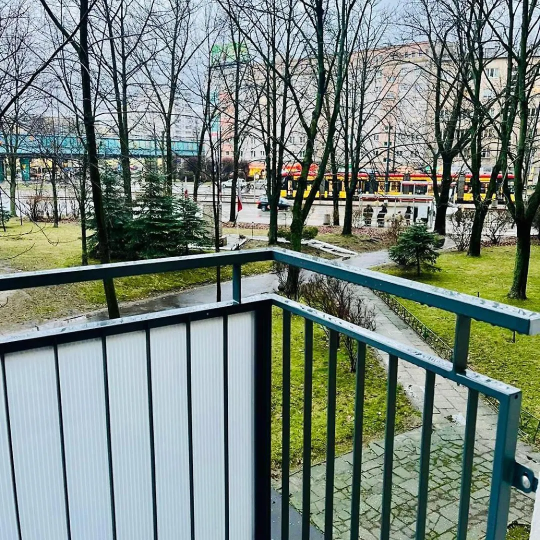 Workation, Centre, 4-5 Persons 3-4 Nights Best Offer, Nature Park Metro 1Min , 15 Min Palac Kultury, Balcony, Quiet, Easy Parking Chroniony Warsaw Apartment