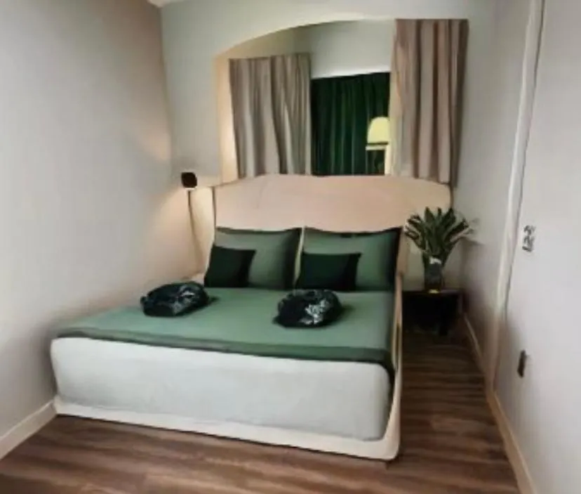 Workation, Centre, 4-5 Persons 3-4 Nights Best Offer, Nature Park Metro 1Min , 15 Min Palac Kultury, Balcony, Quiet, Easy Parking Chroniony Warsaw Poland