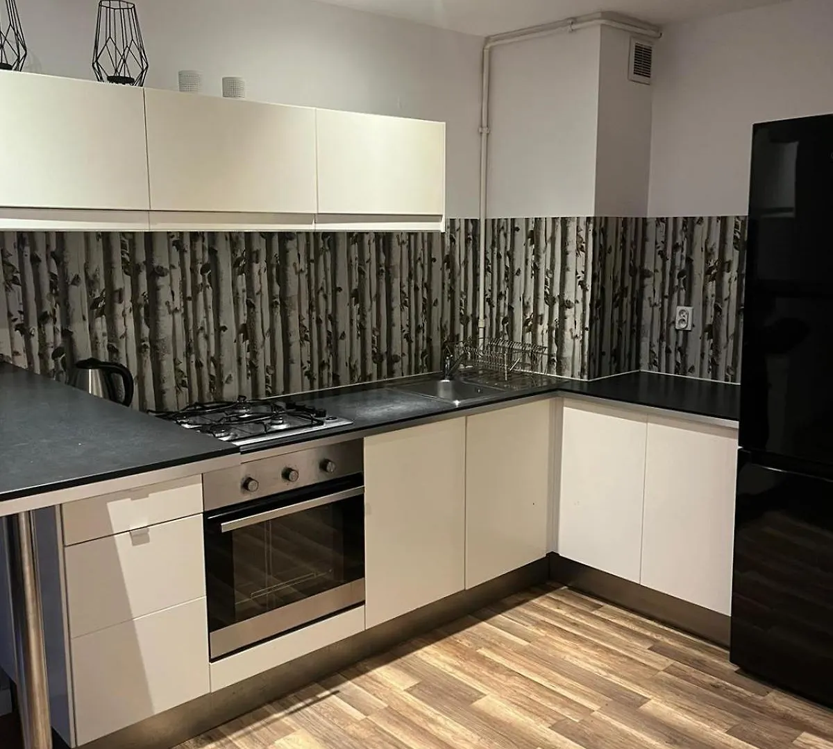 Apartment Workation, Centre, 4-5 Persons 3-4 Nights Best Offer, Nature Park Metro 1Min , 15 Min Palac Kultury, Balcony, Quiet, Easy Parking Chroniony Warsaw